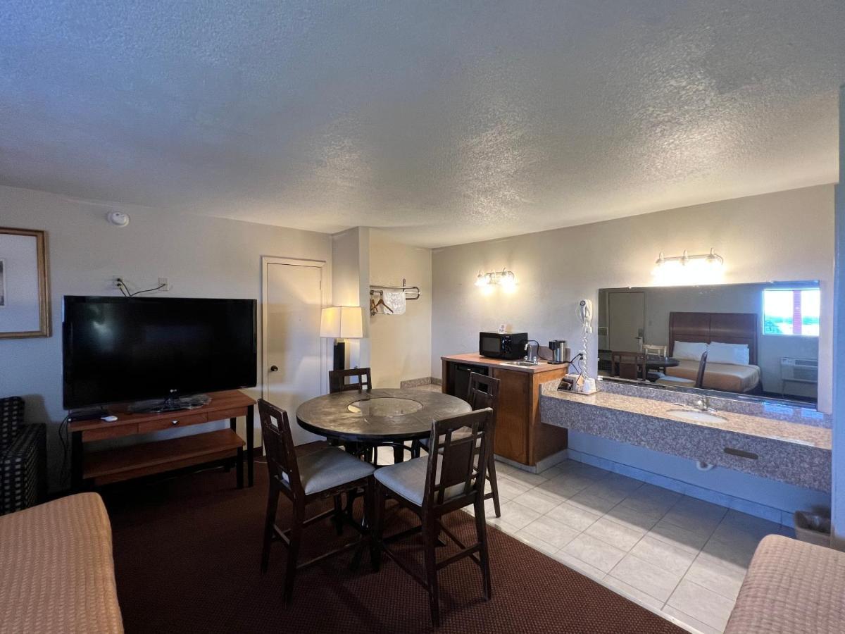 Americas Best Value Inn - Edna Esterno foto